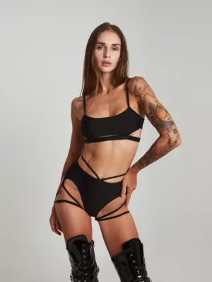 TIZZY BOTTOM – Image 5